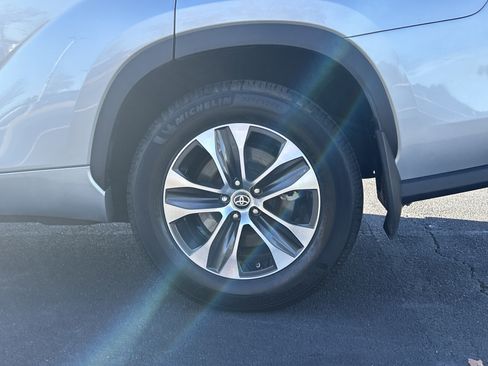 Used 2020 Toyota Highlander XLE image 35