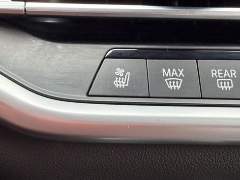 Used 2022 BMW X6 M50i w/ Executive Package image 25