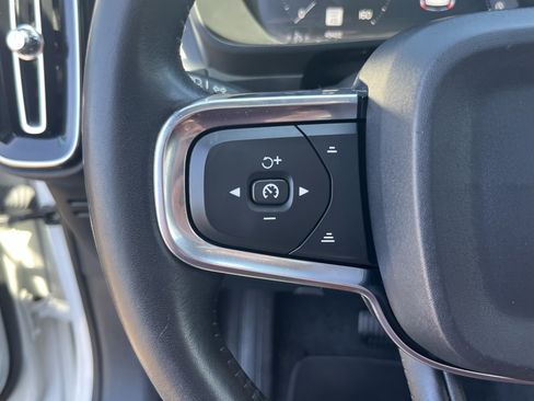 Used 2019 Volvo XC40 T5 Momentum AWD/4WD image 21