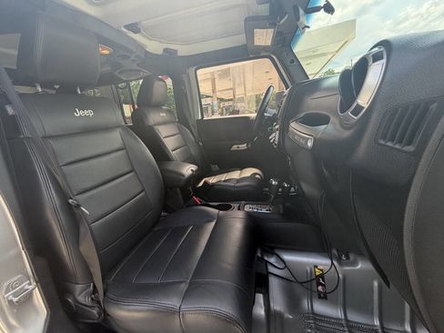 Used 2012 Jeep Wrangler Unlimited Sahara w/ Connectivity Group AWD/4WD image 7