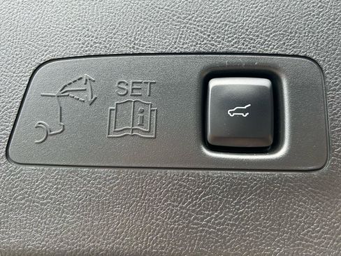 Used 2023 Lincoln Corsair AWD w/ Equipment Group 101A image 38