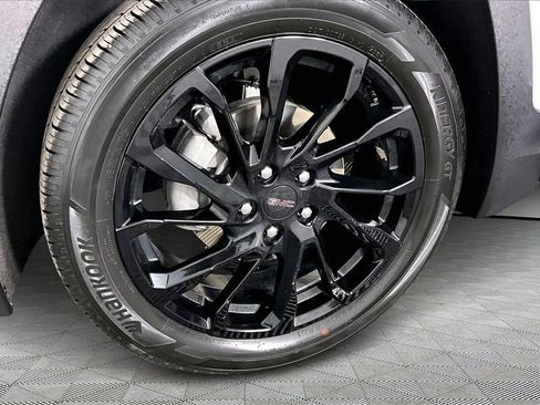 Used 2024 GMC Terrain SLE w/ Driver Convenience Package image 33