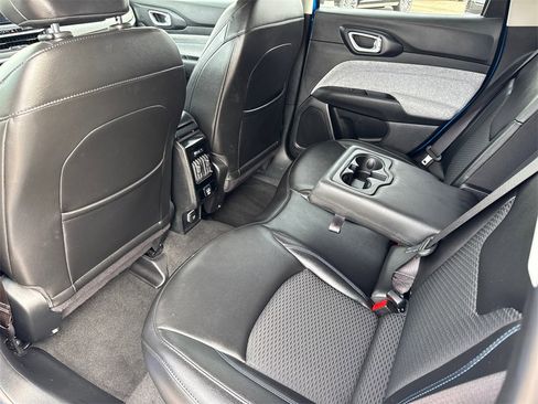 Used 2022 Jeep Compass Latitude image 19