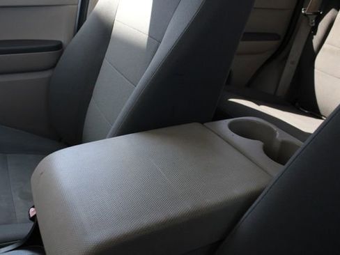 Used 2010 Ford Escape XLS AWD/4WD image 18