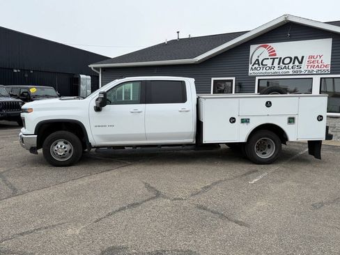 Used 2024 Chevrolet Silverado 3500 LT w/ Convenience Package AWD/4WD image 2