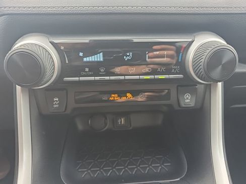 Used 2025 Toyota RAV4 LE image 27