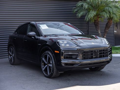 Certified 2024 Porsche Cayenne Coupe AWD/4WD image 6