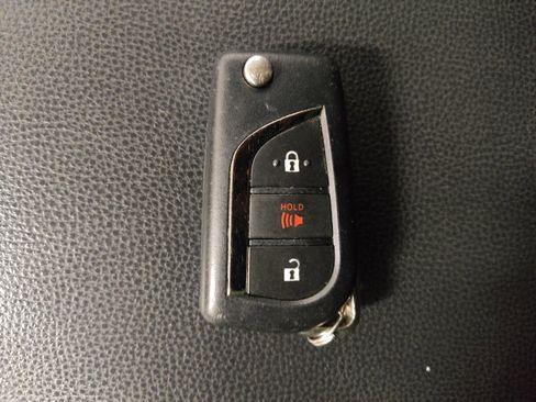 Used 2019 Toyota RAV4 LE FWD image 32
