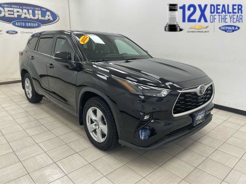 Used 2022 Toyota Highlander LE AWD/4WD image 1