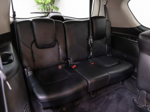 Used 2017 INFINITI QX80 4WD w/ Driver Assistance Package image 17