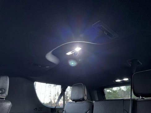 Used 2022 Chevrolet Suburban Premier w/ Premium Package image 36