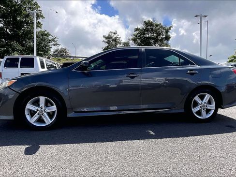 Used 2012 Toyota Camry SE FWD image 3