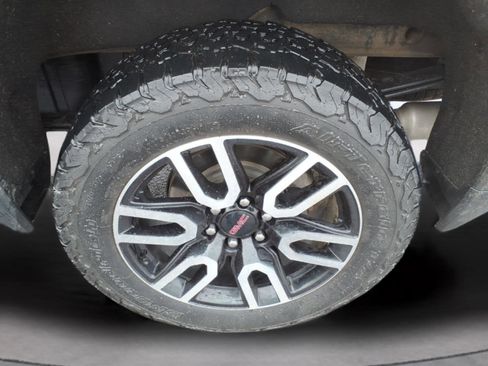 Used 2022 GMC Sierra 1500 AT4 w/ AT4 Premium Package image 12