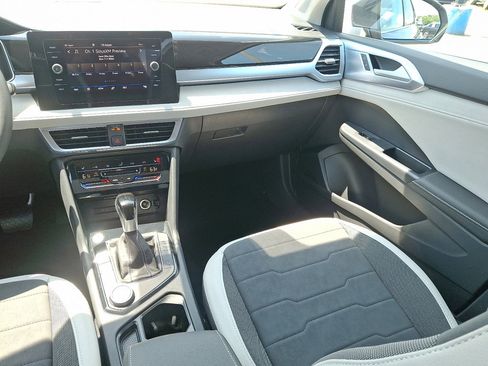 New 2025 Volkswagen Taos SE AWD/4WD image 11