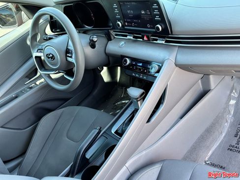 Used 2021 Hyundai Elantra SEL FWD image 11