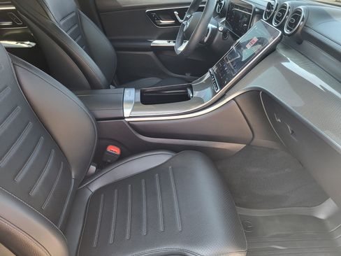 Used 2024 Mercedes-Benz GLC 300 4MATIC image 11