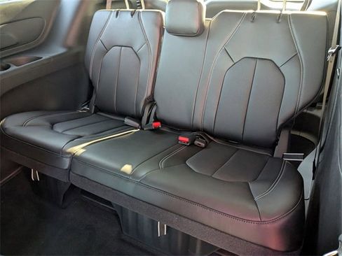 New 2026 Chrysler Pacifica Select image 28