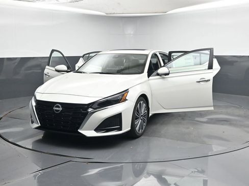 New 2025 Nissan Altima 2.5 SL image 32