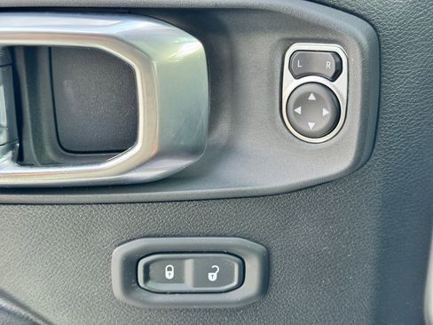 Used 2022 Jeep Wrangler Unlimited Sport AWD/4WD image 30