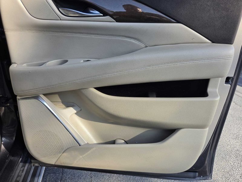 Used 2018 Cadillac Escalade ESV Luxury RWD image 10