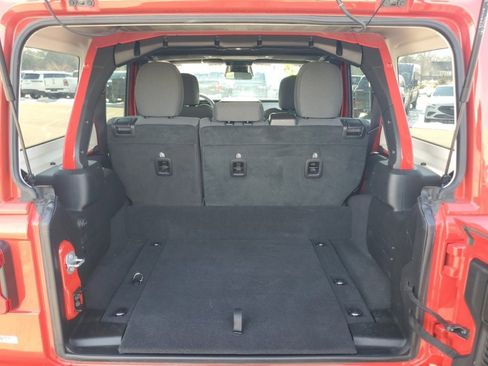 Used 2025 Jeep Wrangler Unlimited Sahara image 28