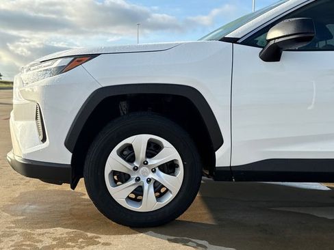 Used 2024 Toyota RAV4 LE FWD image 5