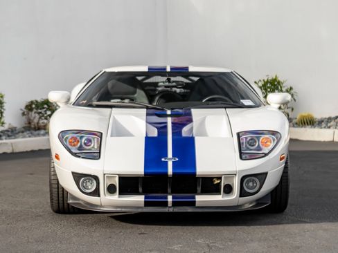 Used 2005 Ford GT image 3