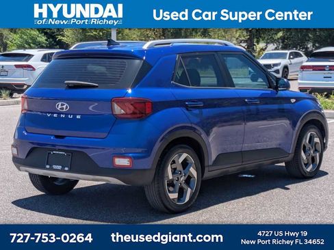 Certified 2022 Hyundai Venue Limited FWD image 5