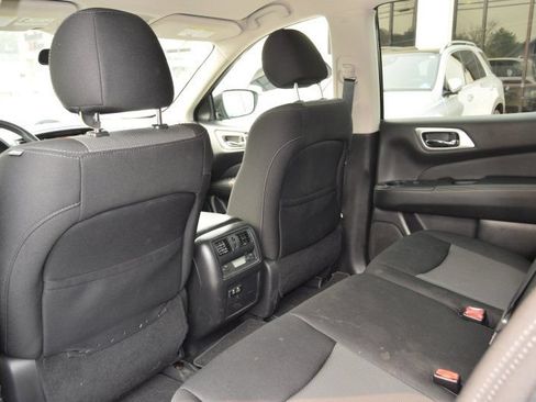 Used 2019 Nissan Pathfinder S AWD/4WD image 31