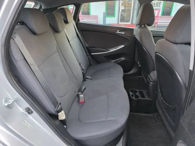 Used 2014 Hyundai Accent SE w/ Option Group 3 FWD image 10