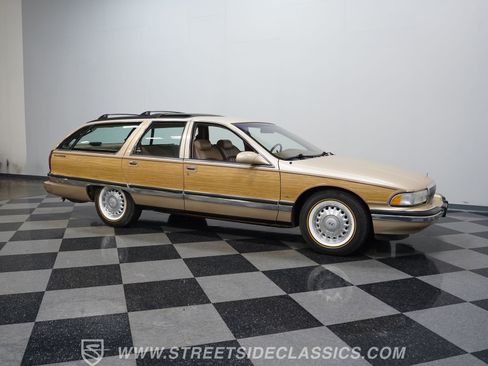 Used 1996 Buick Roadmaster Estate RWD image 16