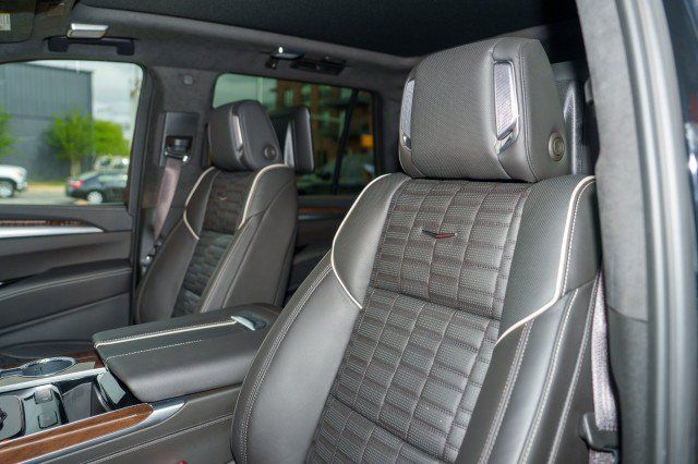 Used 2026 Cadillac Escalade Platinum Luxury AWD/4WD image 11