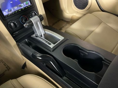 Used 2007 Ford Mustang Premium image 17