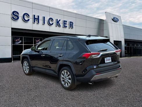 Used 2019 Toyota RAV4 Limited w/ Advanced Technology Package AWD/4WD image 3