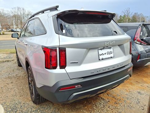 Certified 2022 Kia Sorento S w/ Panoramic Sunroof Package image 5