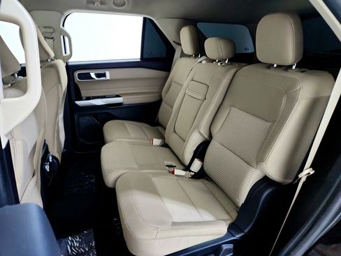 Used 2022 Ford Explorer XLT image 17