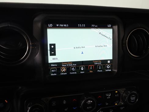 Used 2021 Jeep Wrangler Unlimited Sahara AWD/4WD image 7