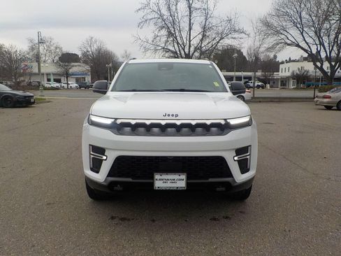 New 2026 Jeep Grand Wagoneer Limited image 4
