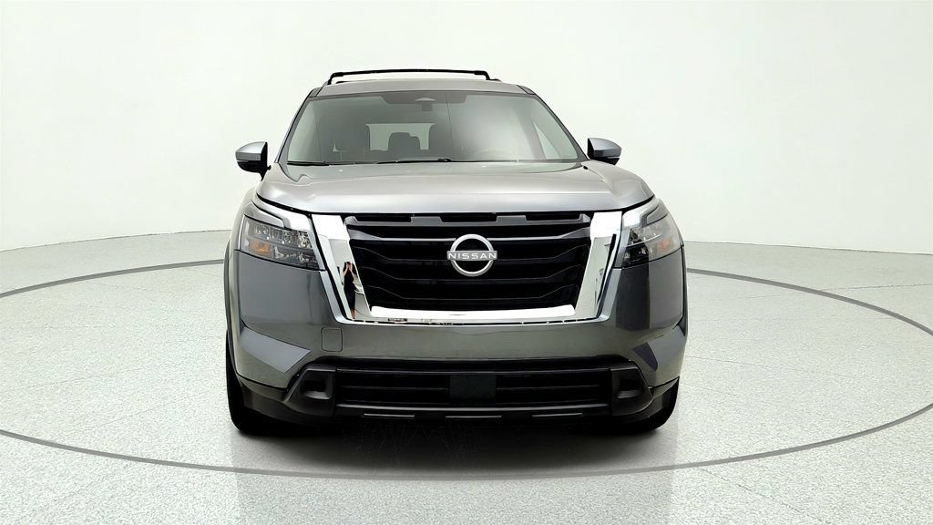 Used 2025 Nissan Pathfinder SV FWD image 2