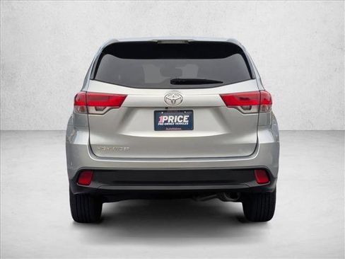 Used 2019 Toyota Highlander LE image 6