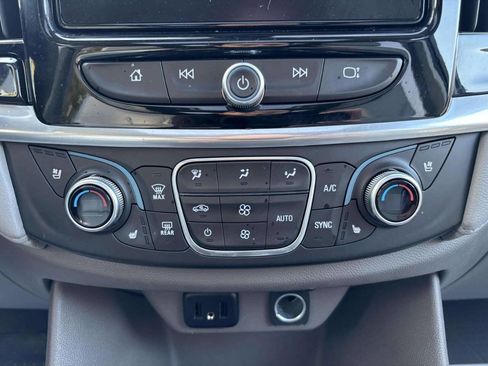 Used 2018 Chevrolet Traverse Premier image 29