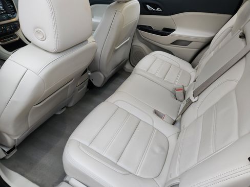 Used 2023 GMC Acadia Denali image 29