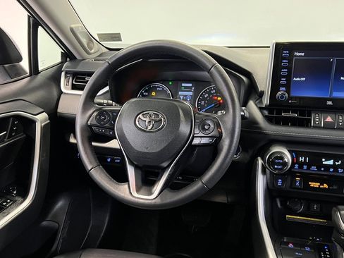 Used 2021 Toyota RAV4 XLE Premium image 23