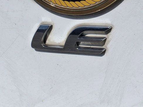 Used 2018 Toyota Corolla LE image 12