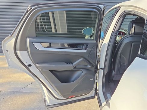 New 2026 Porsche Cayenne Coupe image 17