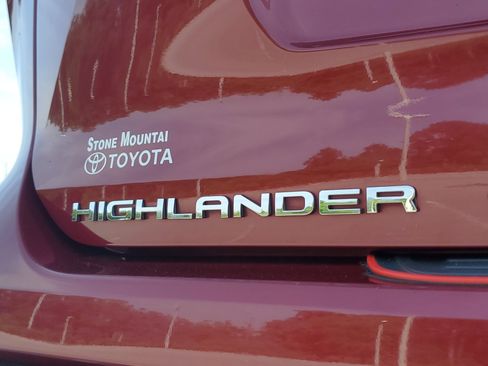 Used 2021 Toyota Highlander XSE AWD/4WD image 8