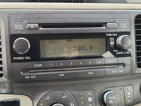 Used 2012 Toyota Sienna LE image 13