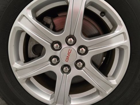 Used 2018 GMC Acadia SLE image 31