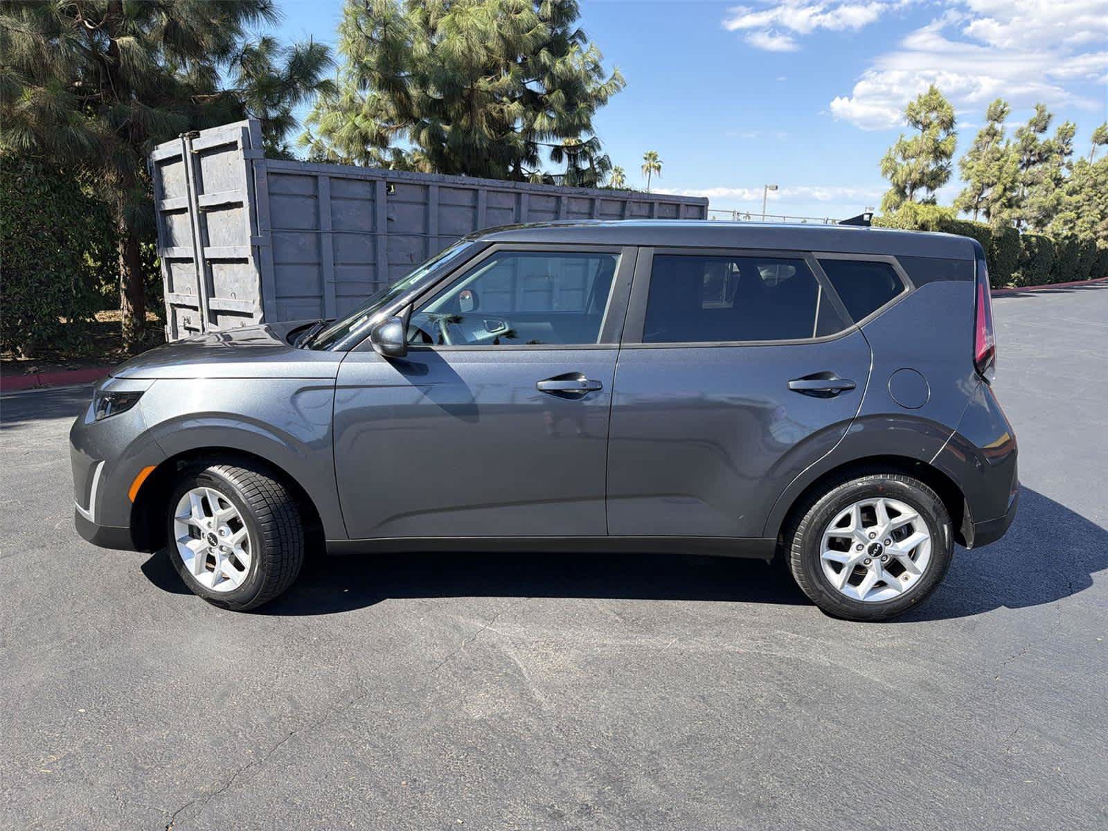 Used 2023 Kia Soul S FWD image 3