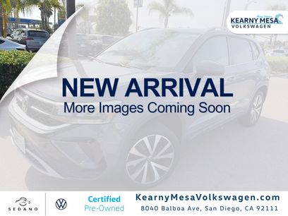 Used 2023 Volkswagen Taos SE w/ Panoramic Sunroof Package